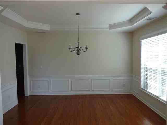 407 Pinoak Dr - Photo 2 of 10