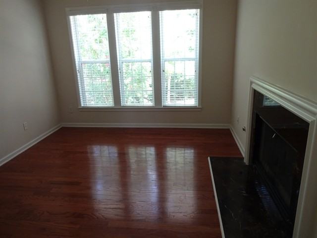 407 Pinoak Dr - Photo 3 of 10