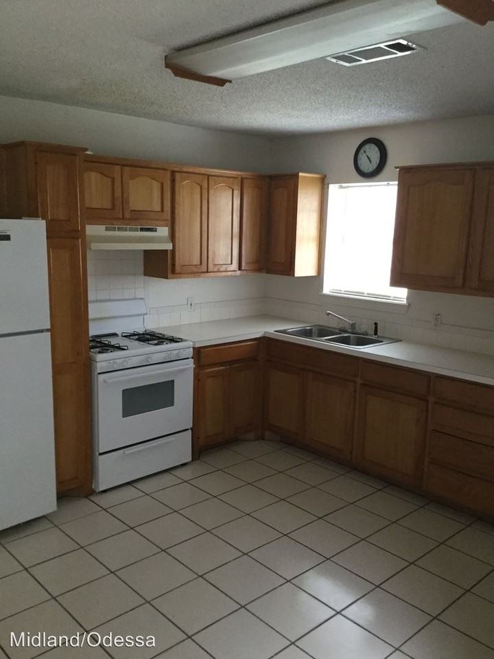 2601 Roosevelt Ave - Photo 3 of 12