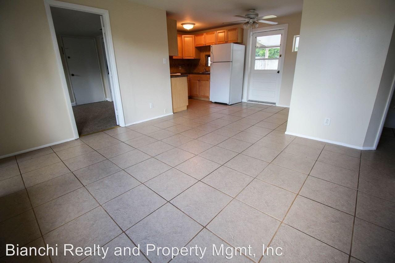 10487 115th Ave N - Photo 2 of 10