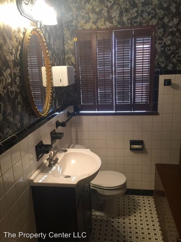 4028 Nw 23rd St - Photo 3 of 5