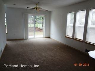 9619 SE Center Ct - Photo 3 of 9