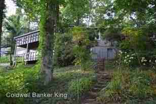 203 Laurel Ln - Photo 2 of 10