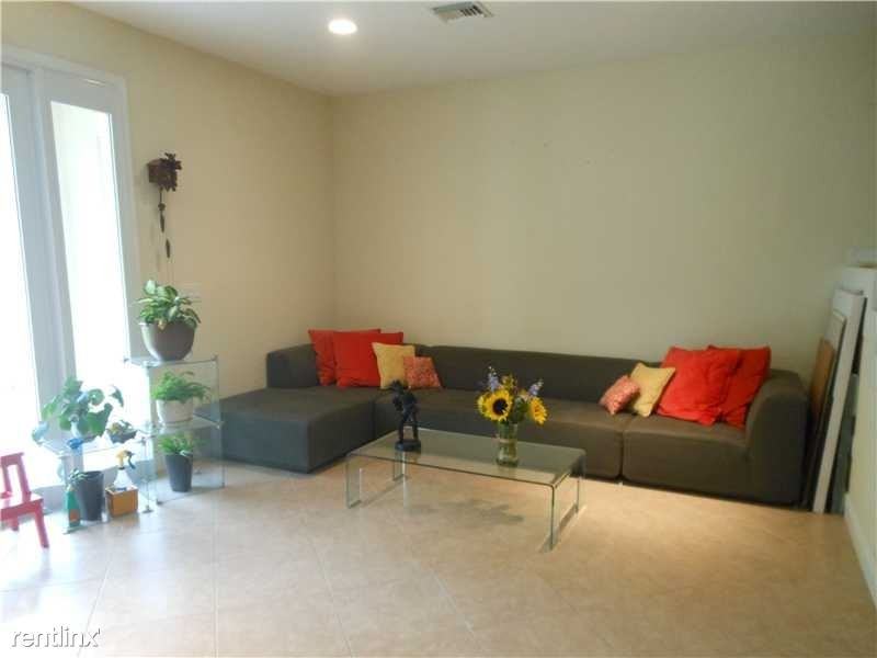 1108 NW 2nd Ave - Photo 2 of 4