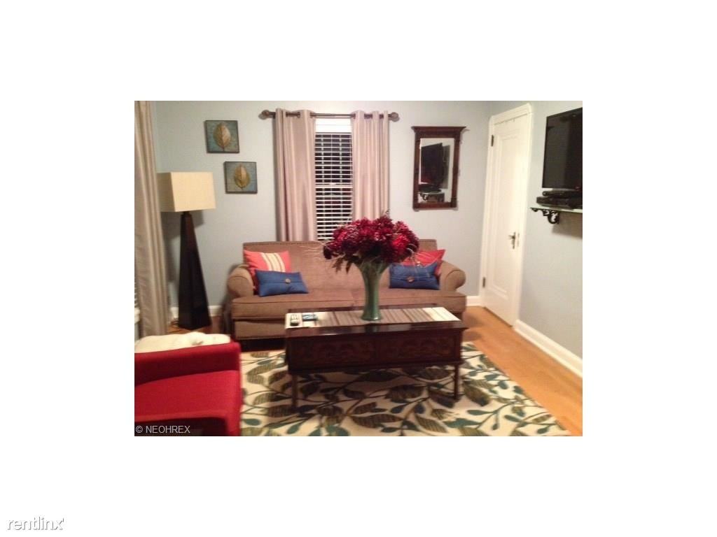 46 Edgewater Dr - Photo 3 of 10