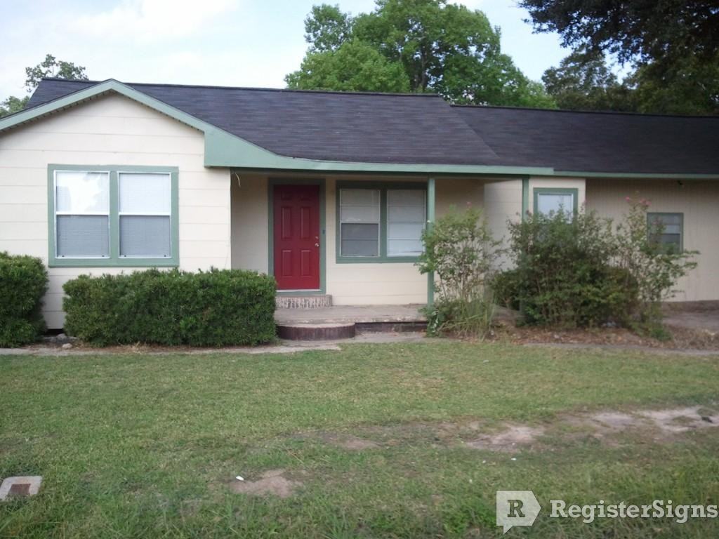 145 E Darby St - Photo 3 of 5