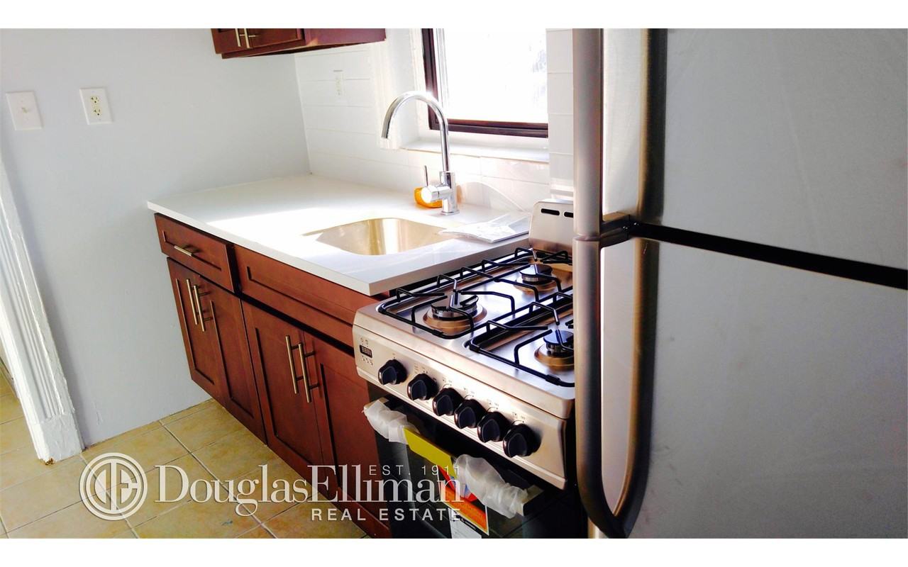 53 Highland Ave 3L - Photo 2 of 5