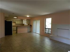 711 S Loop St - Photo 2 of 13