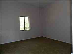 711 S Loop St - Photo 3 of 13