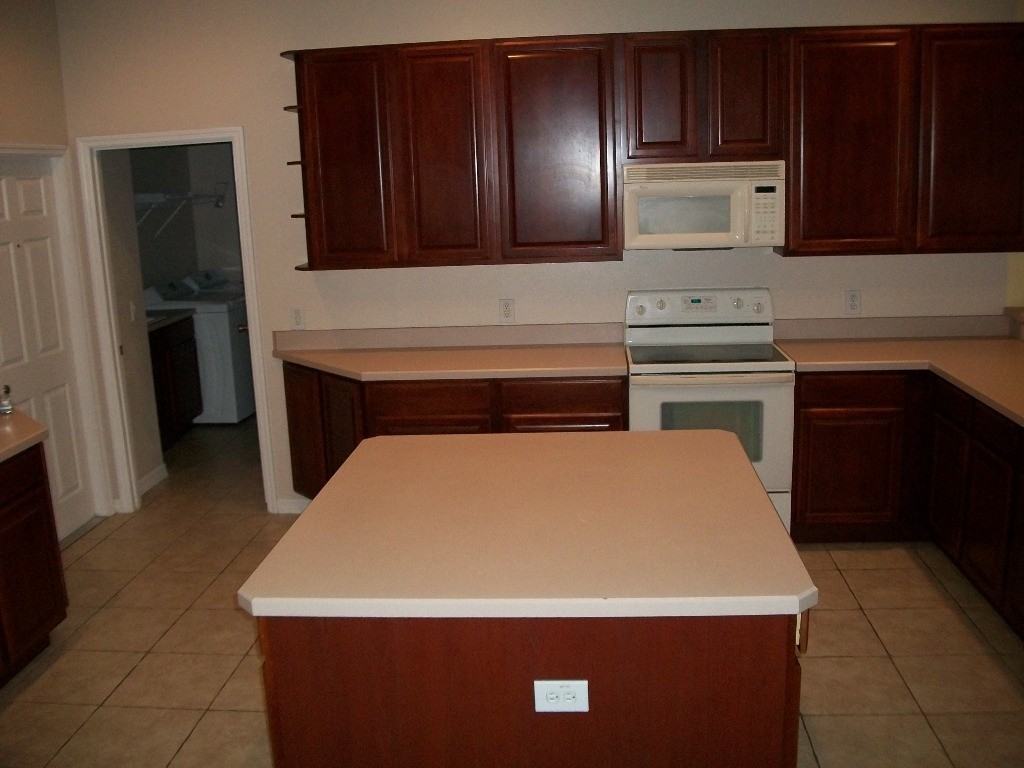 1007 Johns Cove Ln - Photo 3 of 23