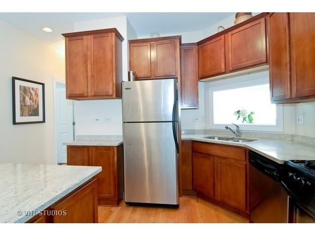 3705 N Lakewood Ave #3R - Photo 3 of 8