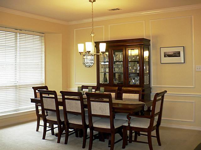 1048 Carlisle Dr - Photo 3 of 15