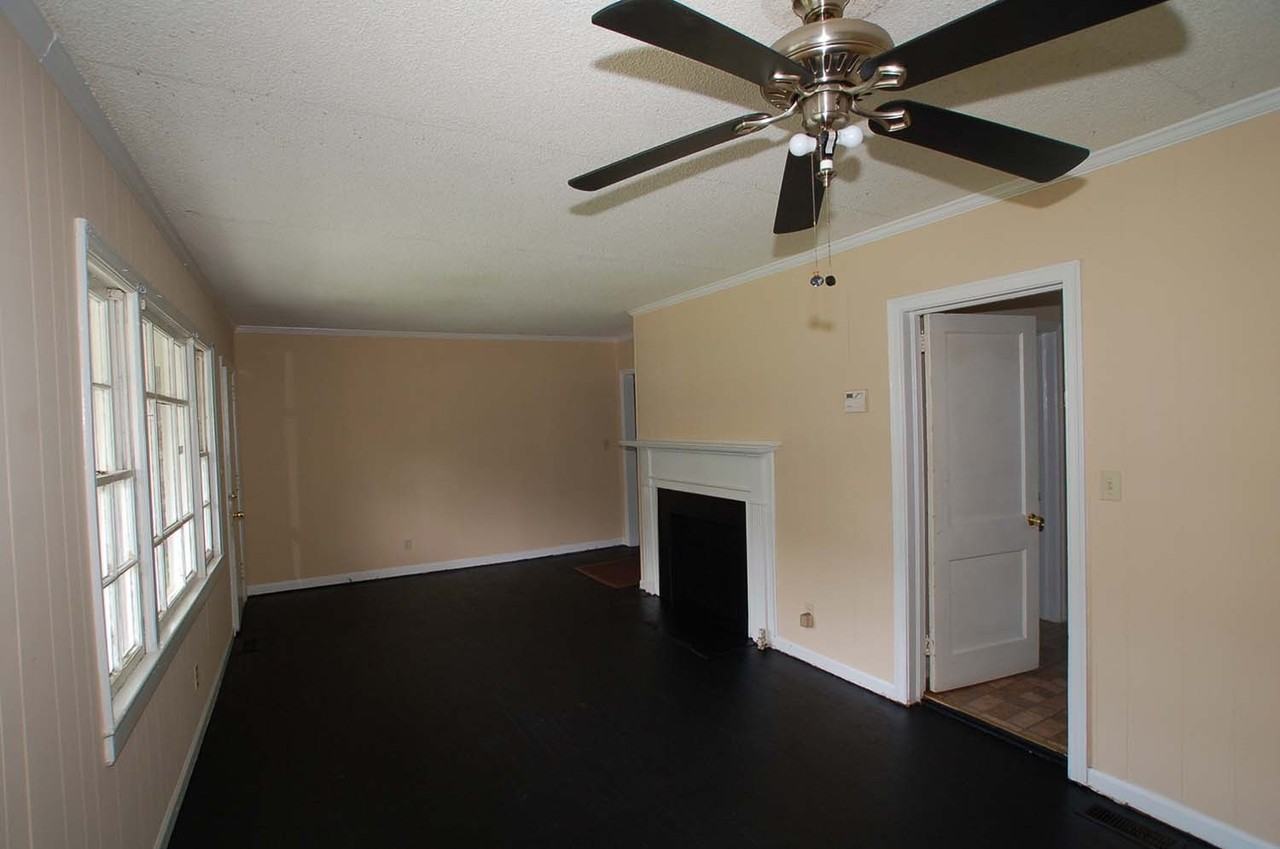 2614 Brentwood Pl - Photo 2 of 10