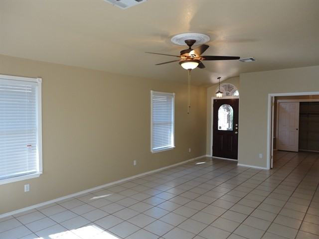 911 Kirtomy Loop - Photo 2 of 13