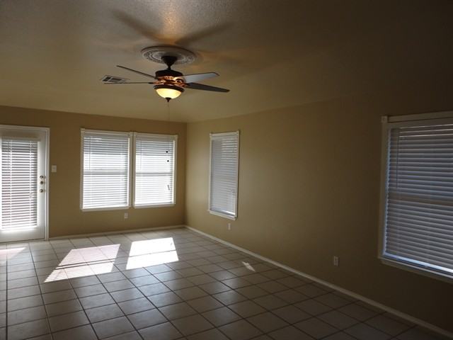 911 Kirtomy Loop - Photo 3 of 13