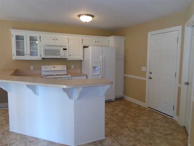 210 Sunnycrest Dr - Photo 3 of 11