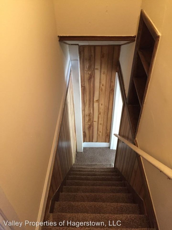 316 S Locust St - Photo 2 of 10