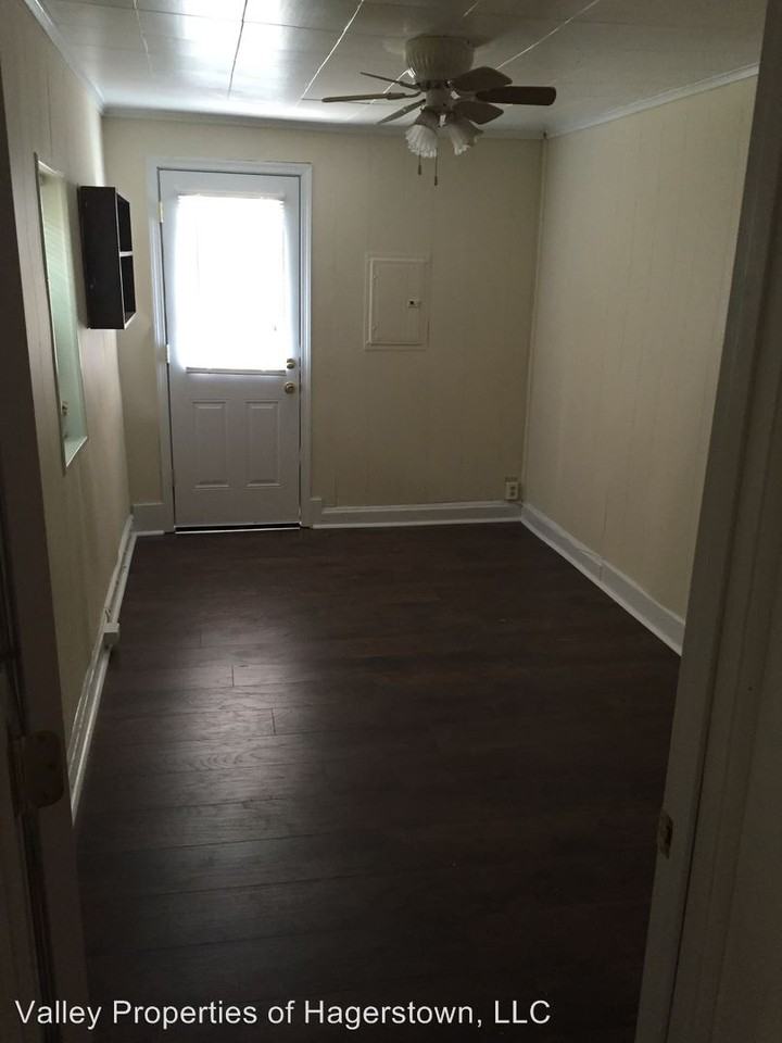 316 S Locust St - Photo 3 of 10