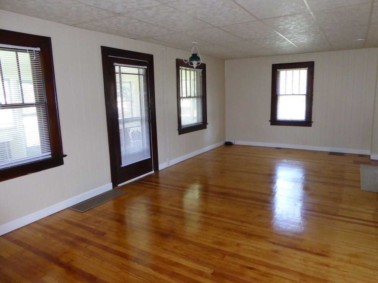 6400 N Clinton St - Photo 2 of 10