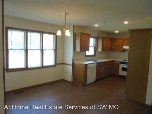 4146 S Parkcrest Ave - Photo 3 of 17