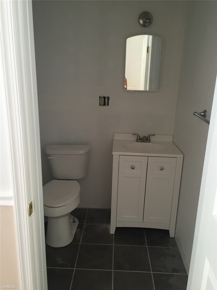 106 N Lehigh Ave - Photo 3 of 10