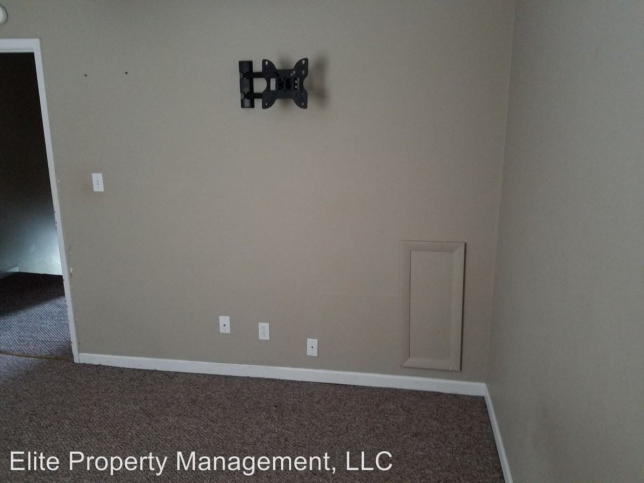 77 Devon Ct - Photo 2 of 14