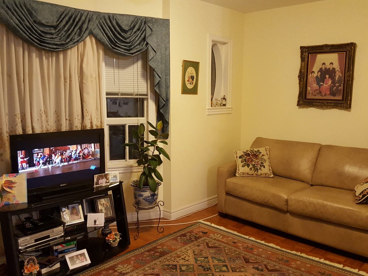 190 Ossington Avenue - Photo 2 of 5