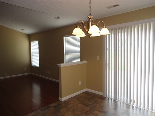 431 Sherman Dr - Photo 3 of 12