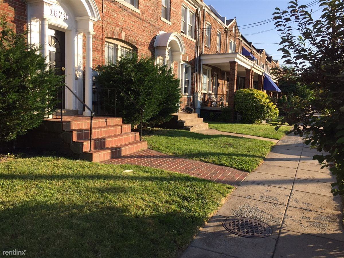 1629 Fairlawn Ave SE - Photo 2 of 8