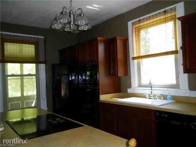 1535 Cleveland St - Photo 3 of 10