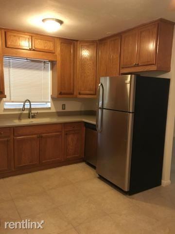 301 S Lakeside Dr #4 - Photo 3 of 8