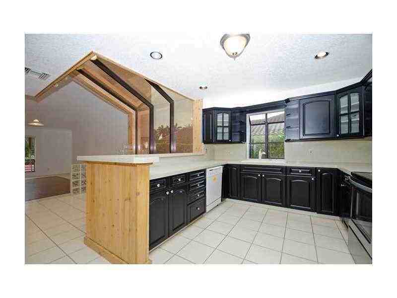 10951 Northwest 3rd Court - Photo 3 of 8