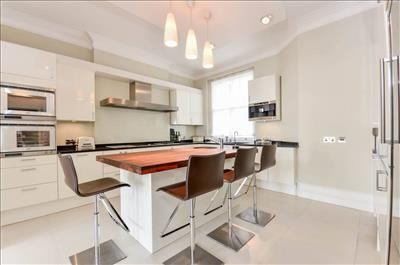 470 Laurier Ave - Photo 2 of 9