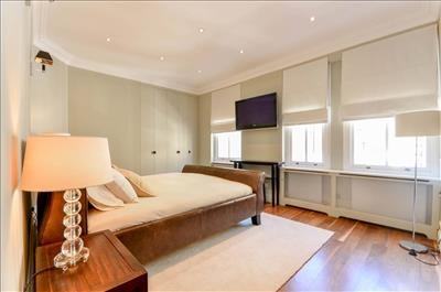 470 Laurier Ave - Photo 3 of 9