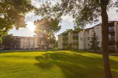 4902 Queen St - Photo 2 of 7