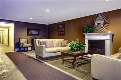 825 9th St W - Photo 2 of 3