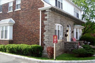 2527 Lake Shore Blvd W - Photo 3 of 10