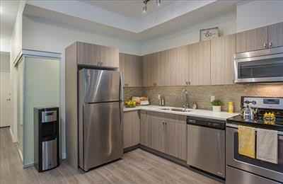 1561 Oxford St - Photo 2 of 8