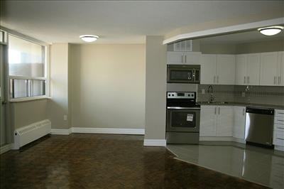 3122 Hurontario St - Photo 3 of 26