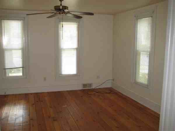 302 W Summit St - Photo 3 of 9
