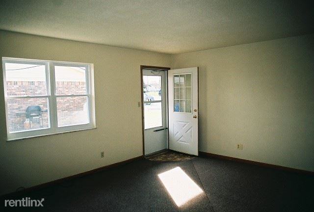 North East Manor - Photo 3 of 4