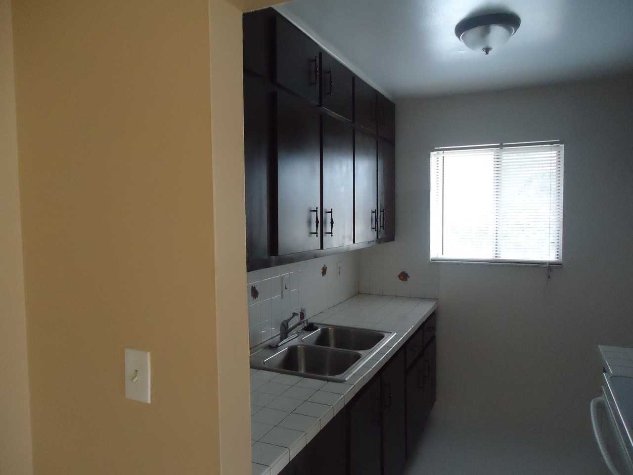 111 Tiffany Dr E - Photo 2 of 8