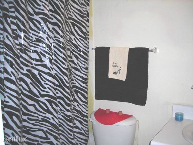 Pine Oaks Apartments - Photo 2 of 7