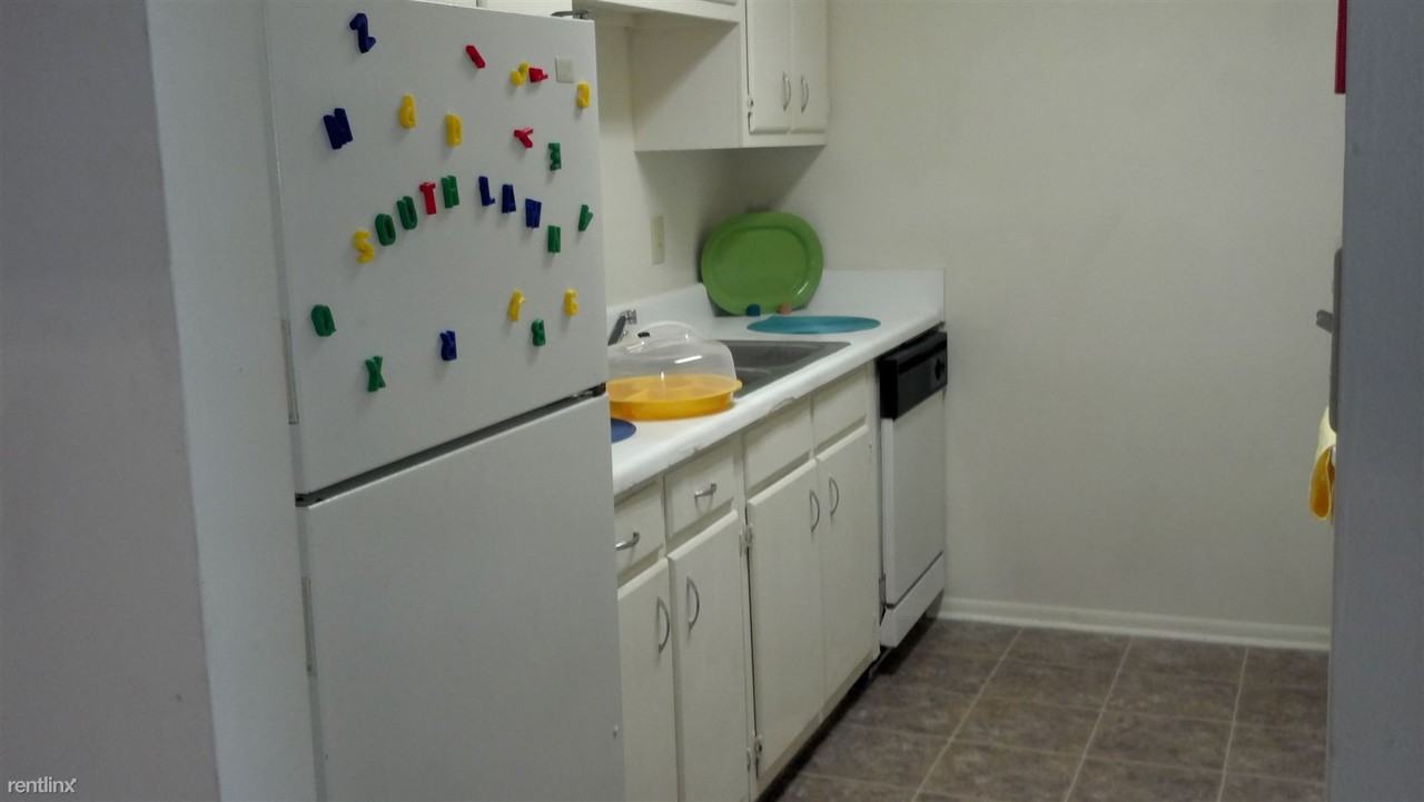 Pine Oaks Apartments - Photo 3 of 7