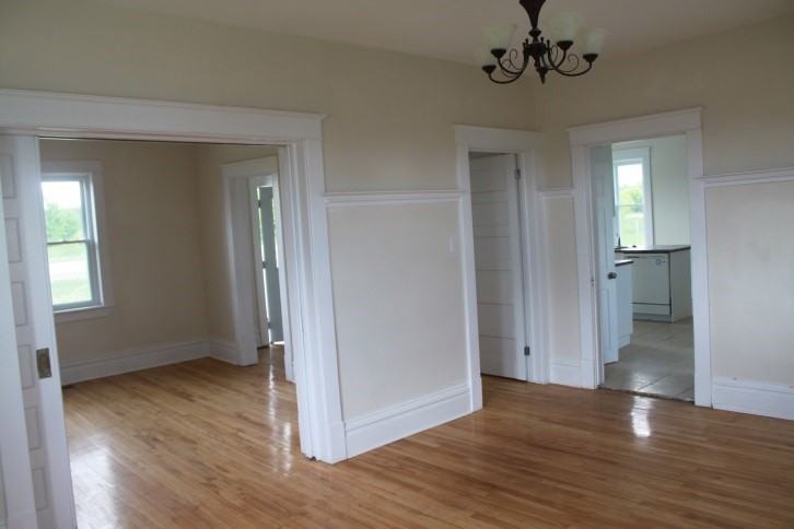 5039 Russell Rd - Photo 2 of 14