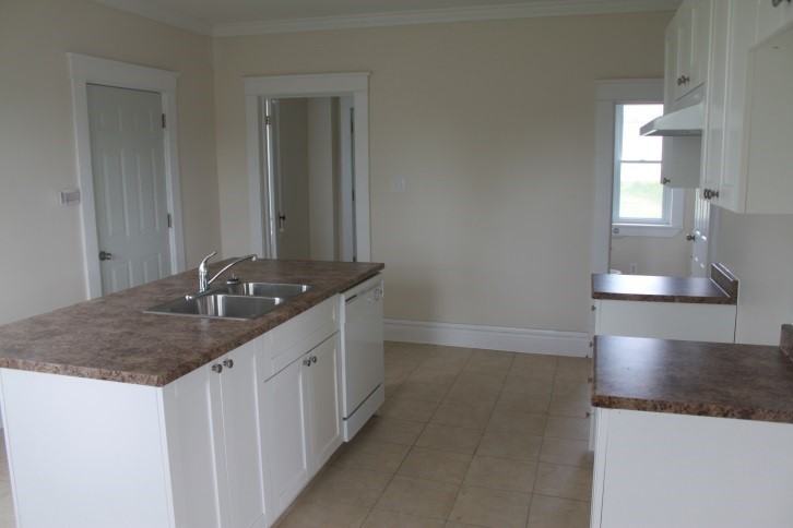 5039 Russell Rd - Photo 3 of 14