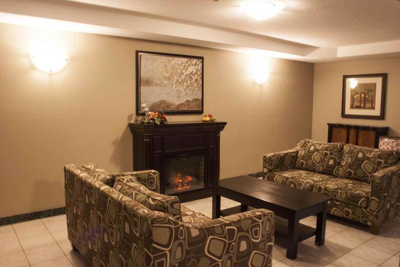 600-900 Chieftain St - Photo 3 of 9