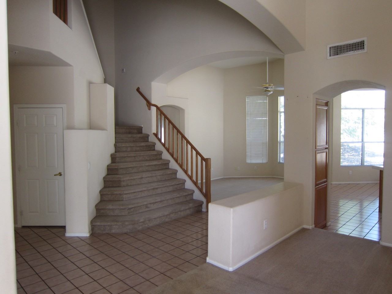 10124 E Meadow Hill Dr - Photo 2 of 22
