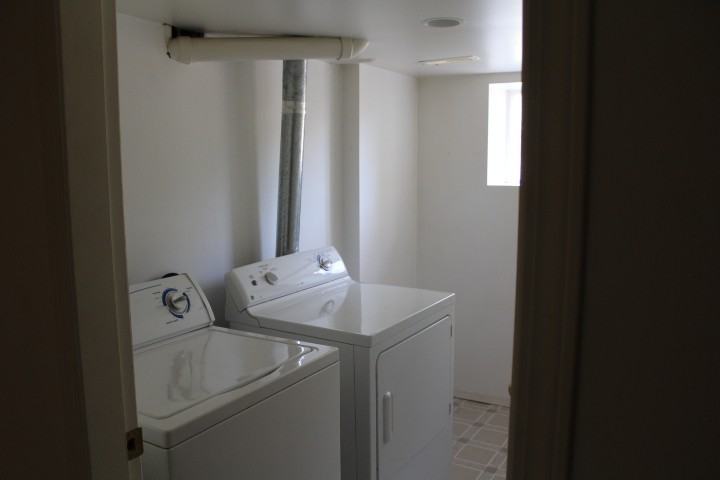 1177 Connaught Dr - Photo 3 of 5