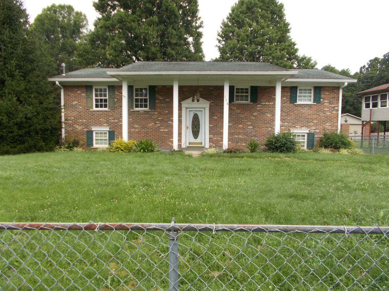 134 Peters Dr - Photo 2 of 24